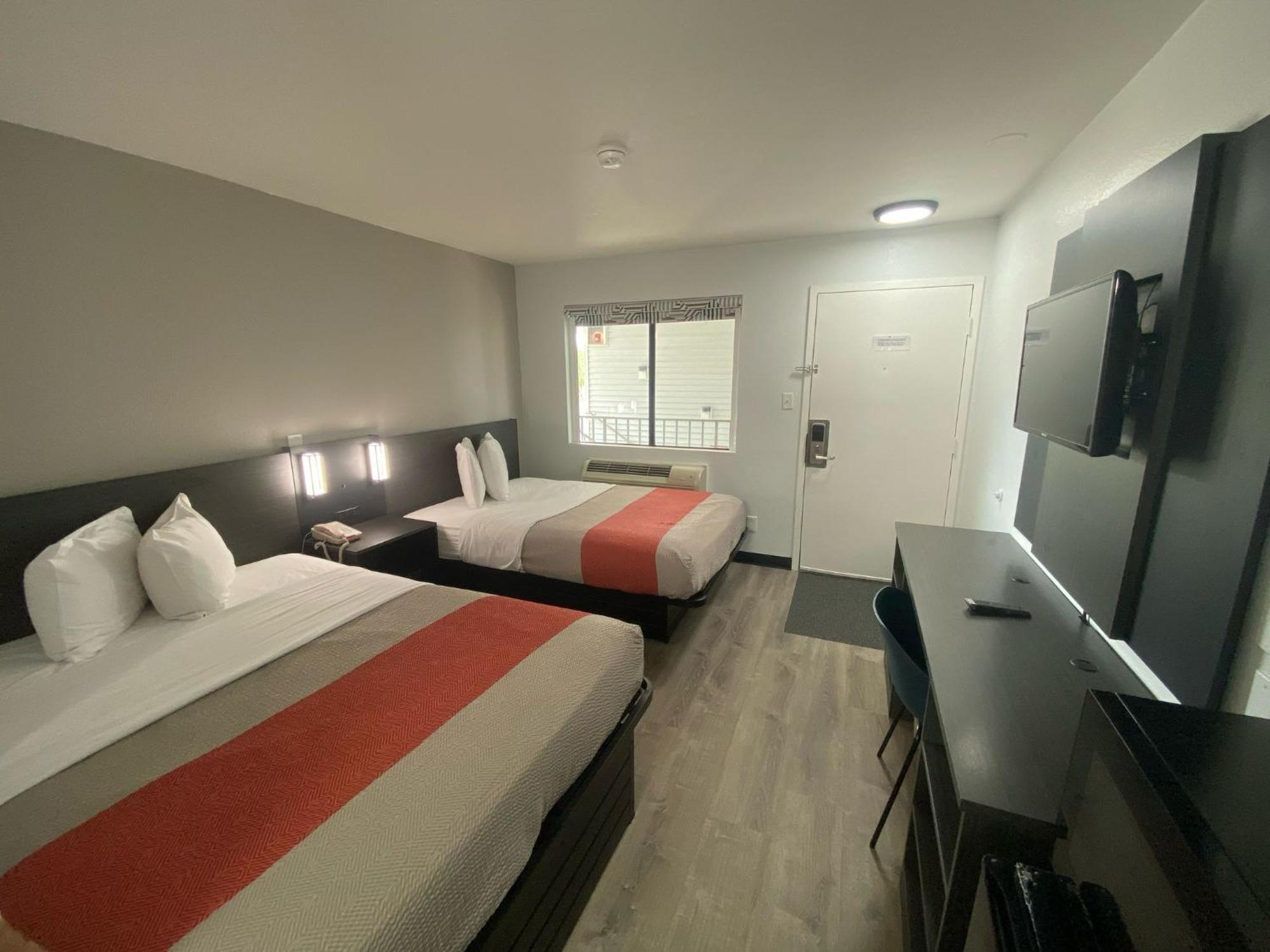 Motel 6-Windsor Locks, Ct - Hartford Bagian luar foto