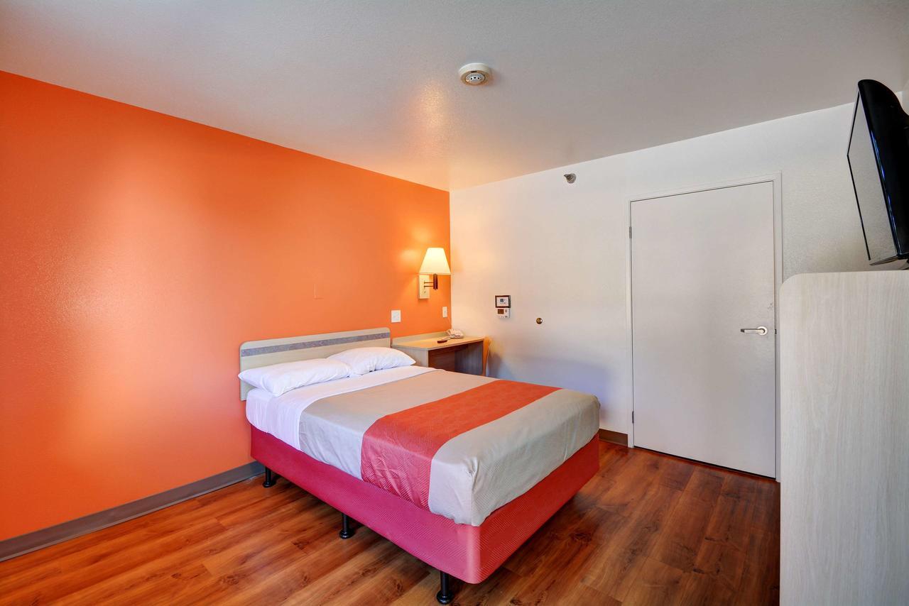 Motel 6-Windsor Locks, Ct - Hartford Bagian luar foto