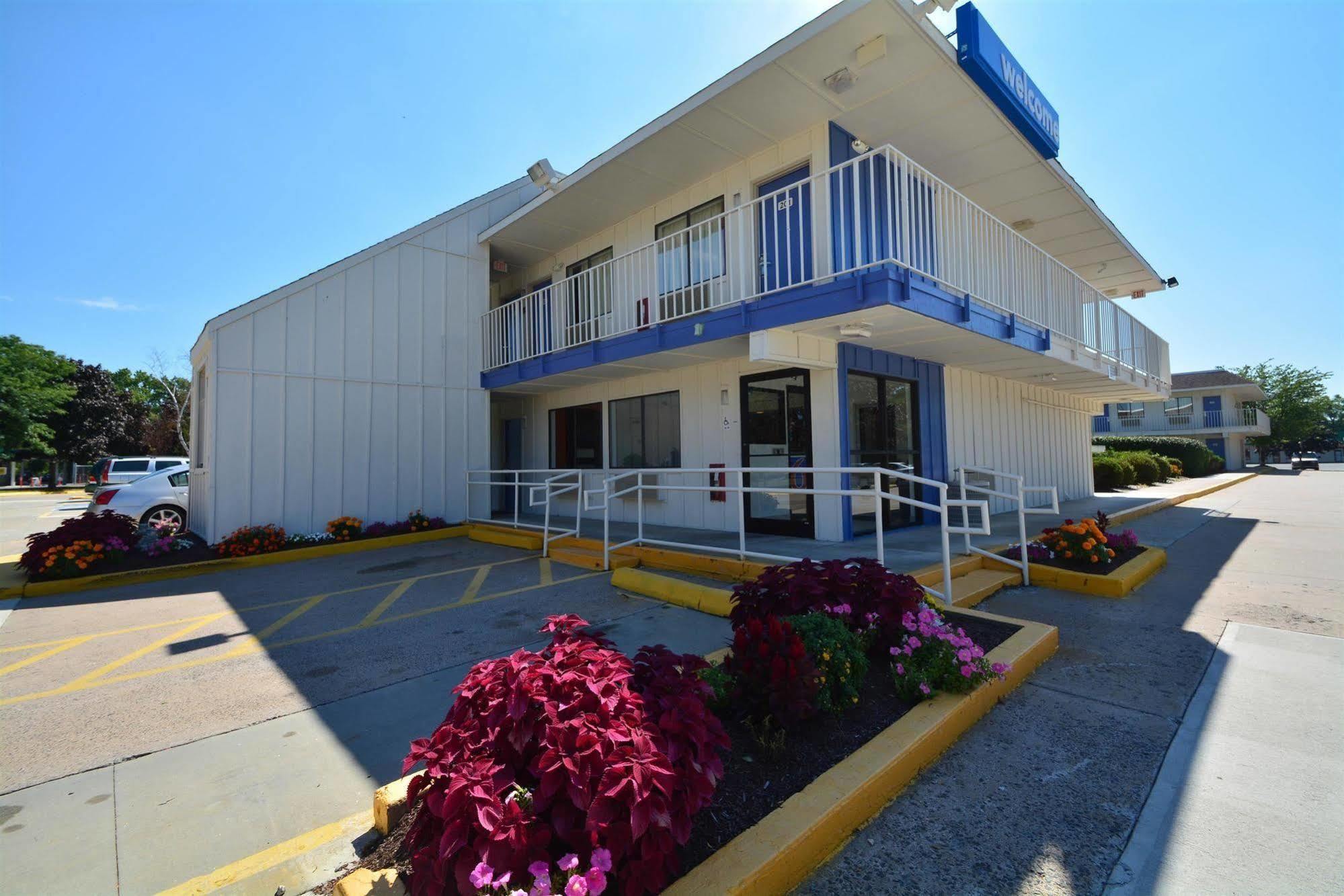 Motel 6-Windsor Locks, Ct - Hartford Bagian luar foto
