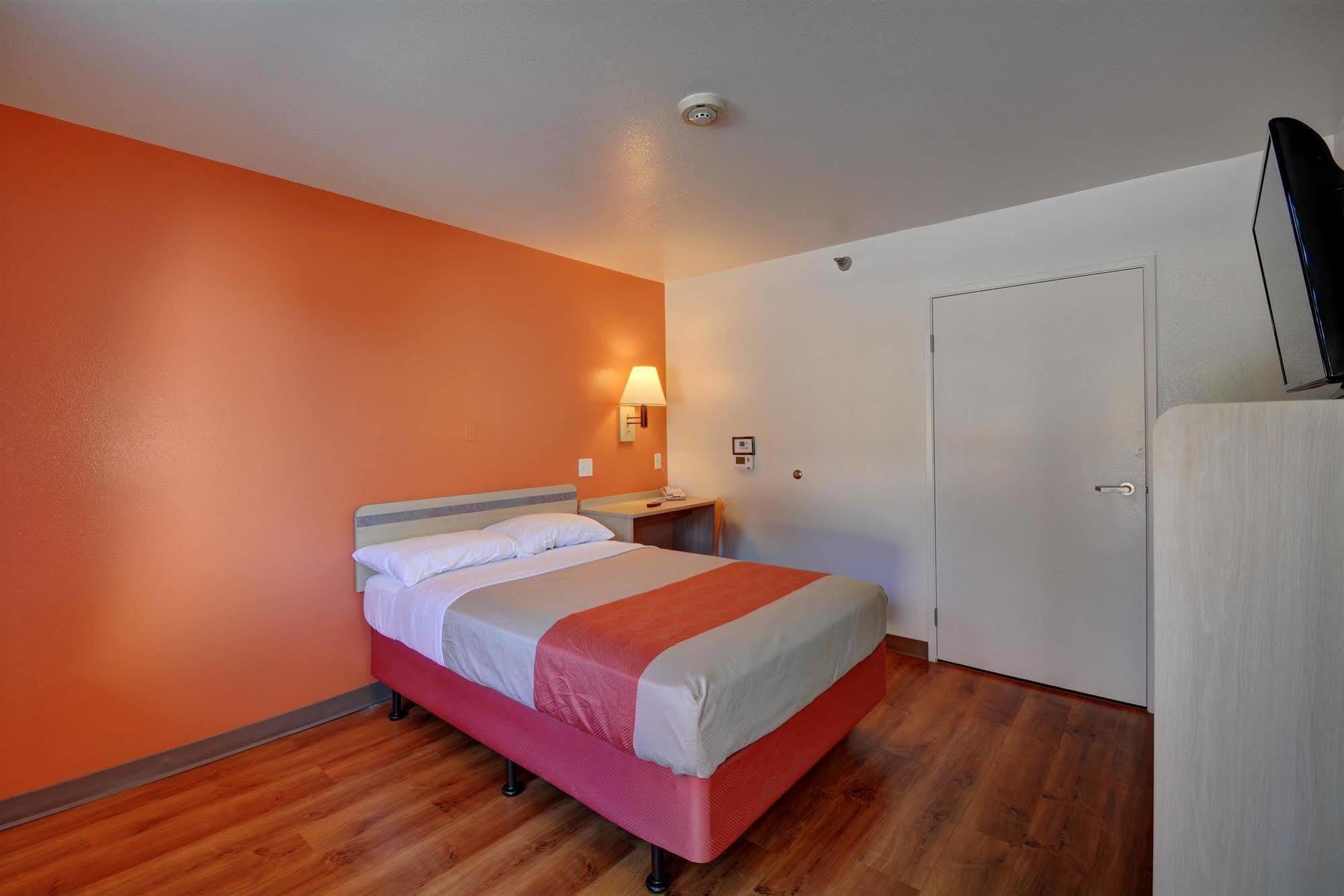 Motel 6-Windsor Locks, Ct - Hartford Bagian luar foto