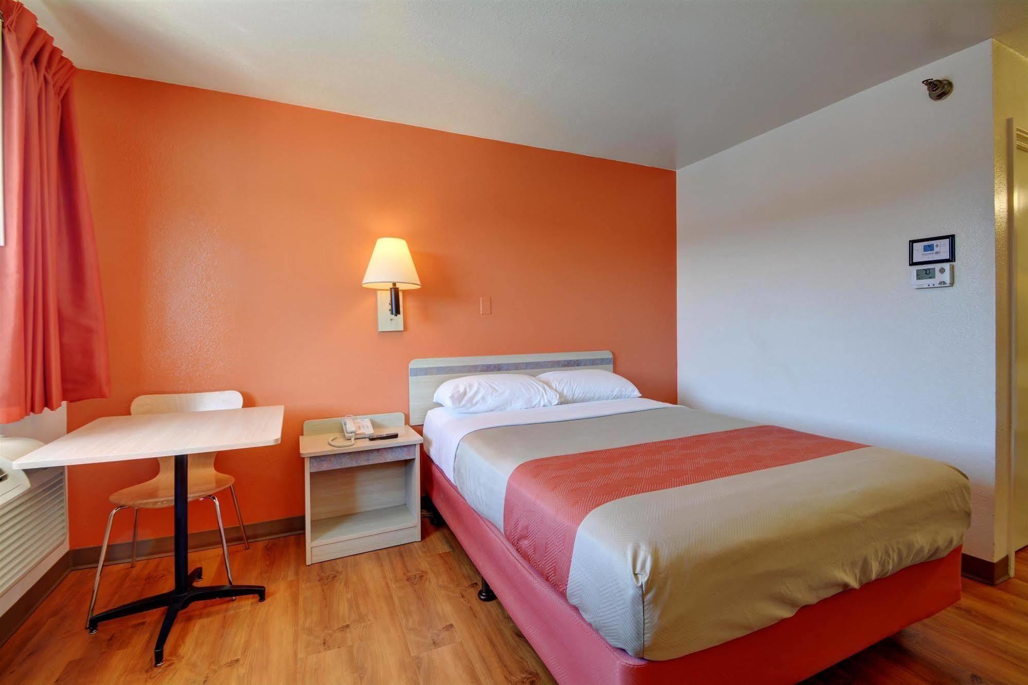Motel 6-Windsor Locks, Ct - Hartford Bagian luar foto