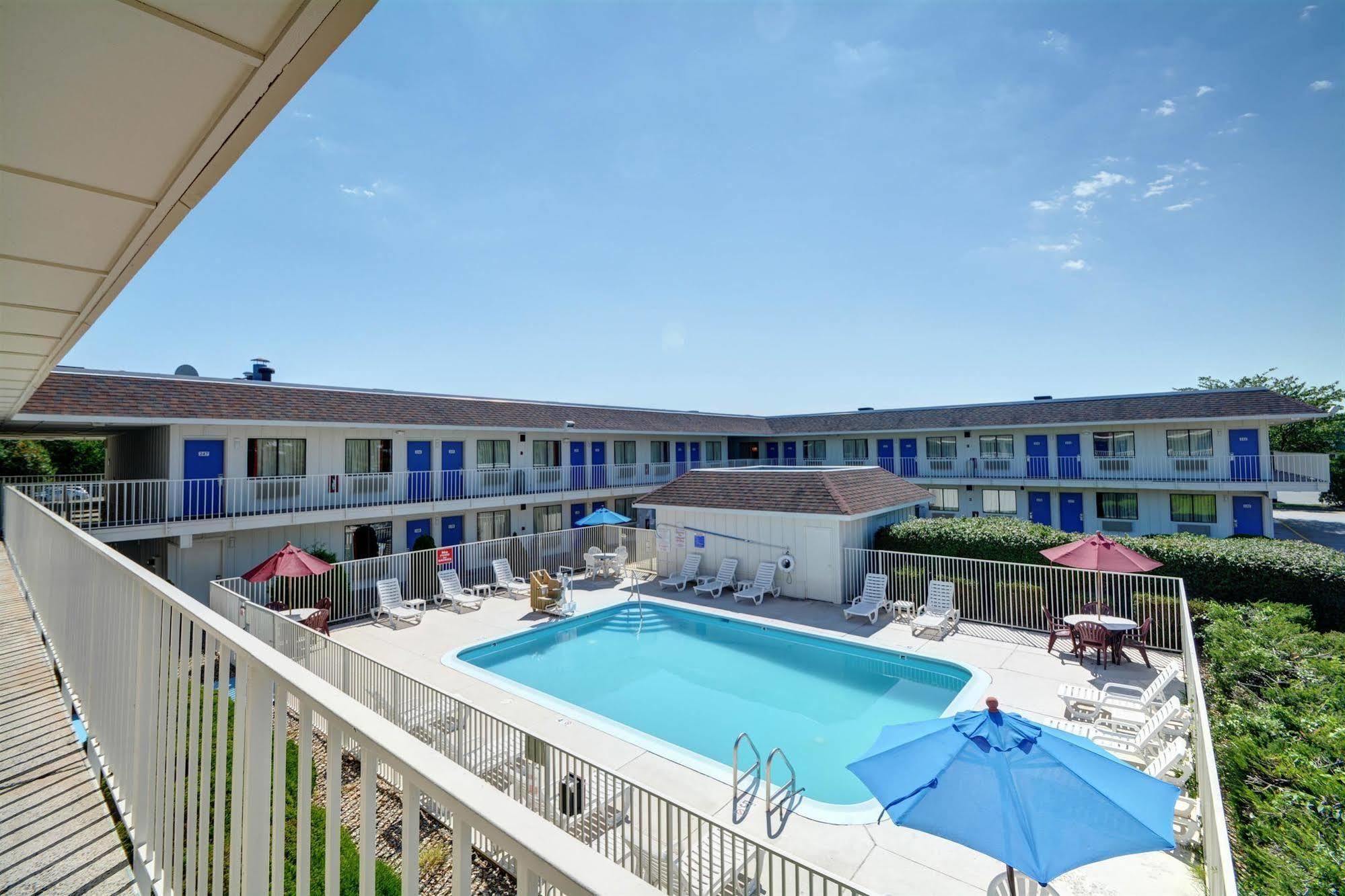 Motel 6-Windsor Locks, Ct - Hartford Bagian luar foto
