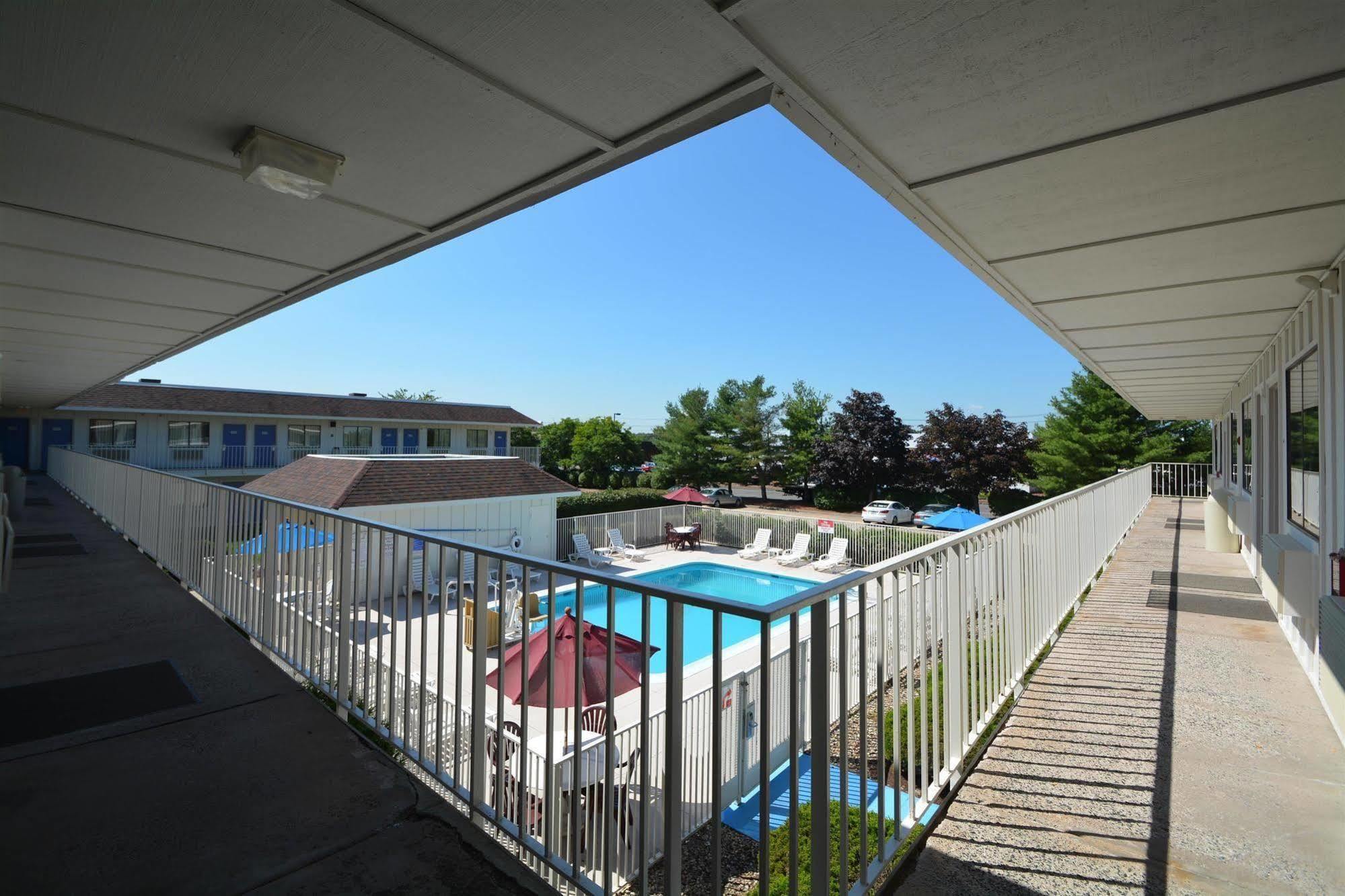 Motel 6-Windsor Locks, Ct - Hartford Bagian luar foto