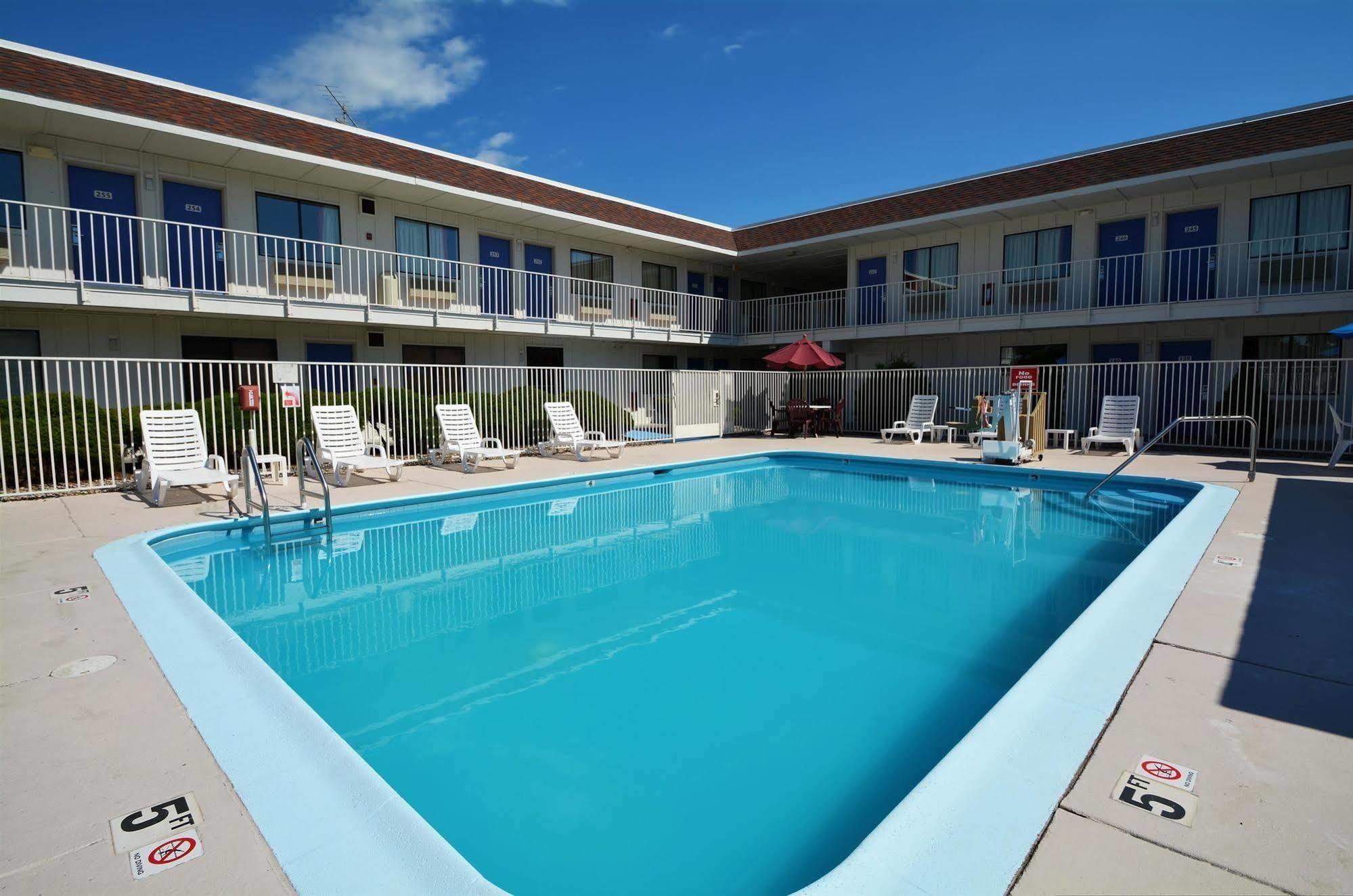 Motel 6-Windsor Locks, Ct - Hartford Bagian luar foto